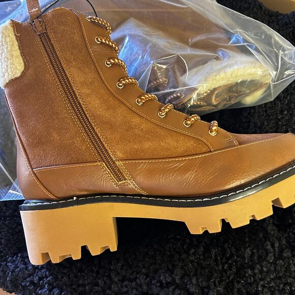 Violet & Red Alexa Lace Up Boots 8.5 Tan Brown NWOT Combat Sherpa Lug Moto - Picture 6 of 7